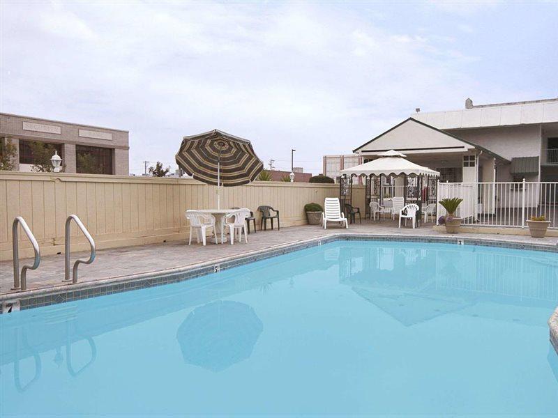 Surestay By Best Western Fresno Central Exterior photo