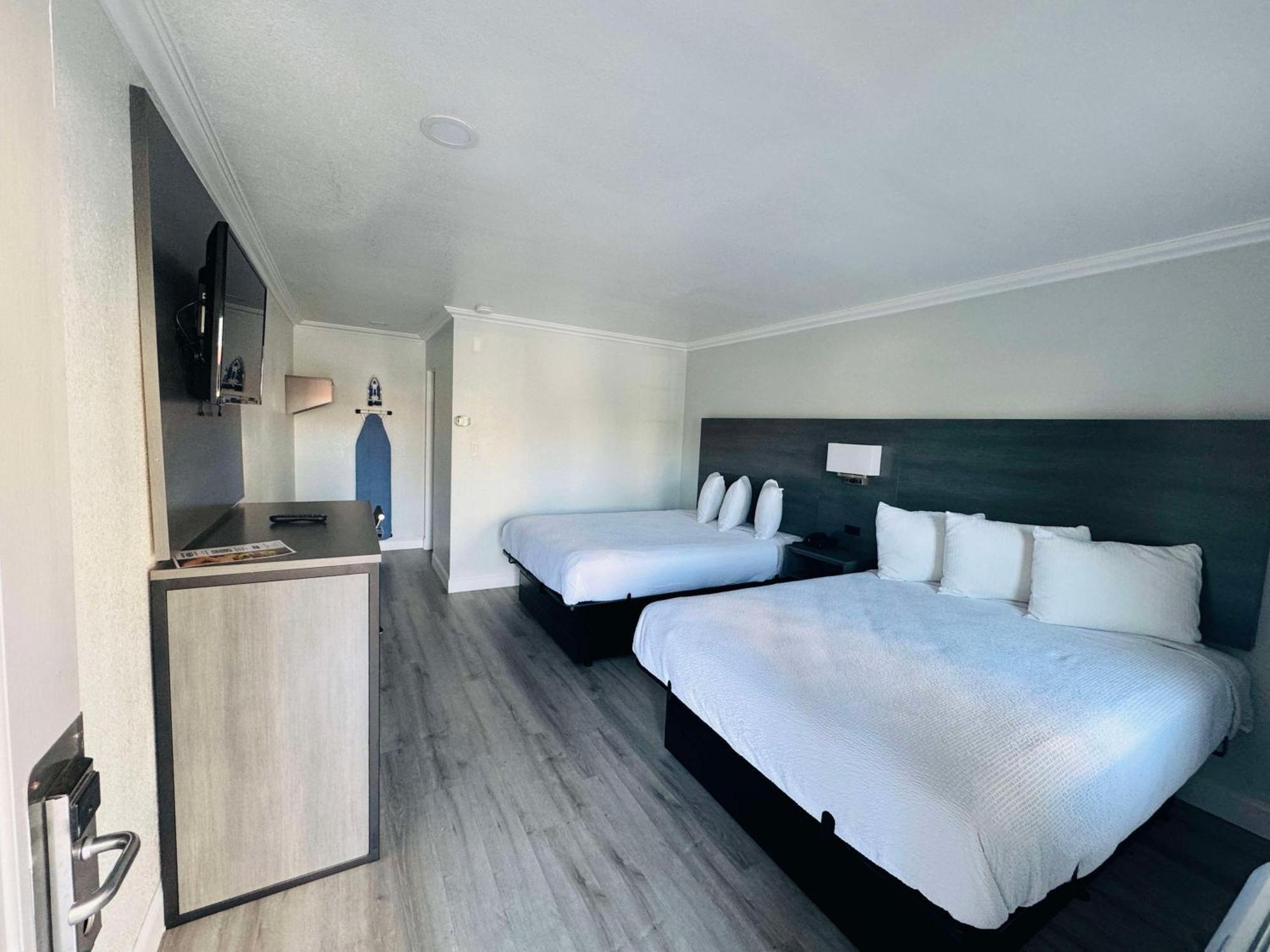 Surestay By Best Western Fresno Central Exterior photo