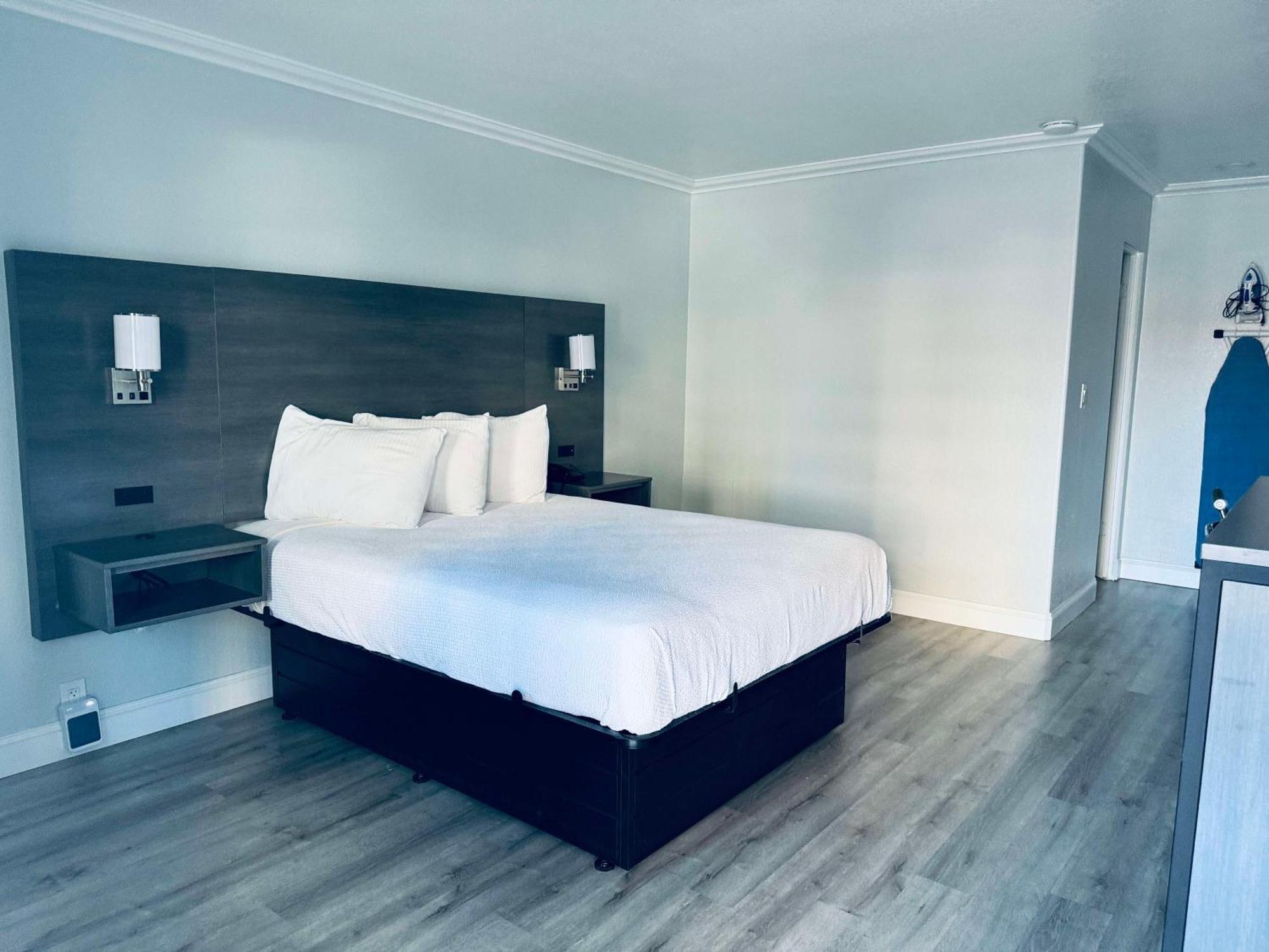 Surestay By Best Western Fresno Central Exterior photo