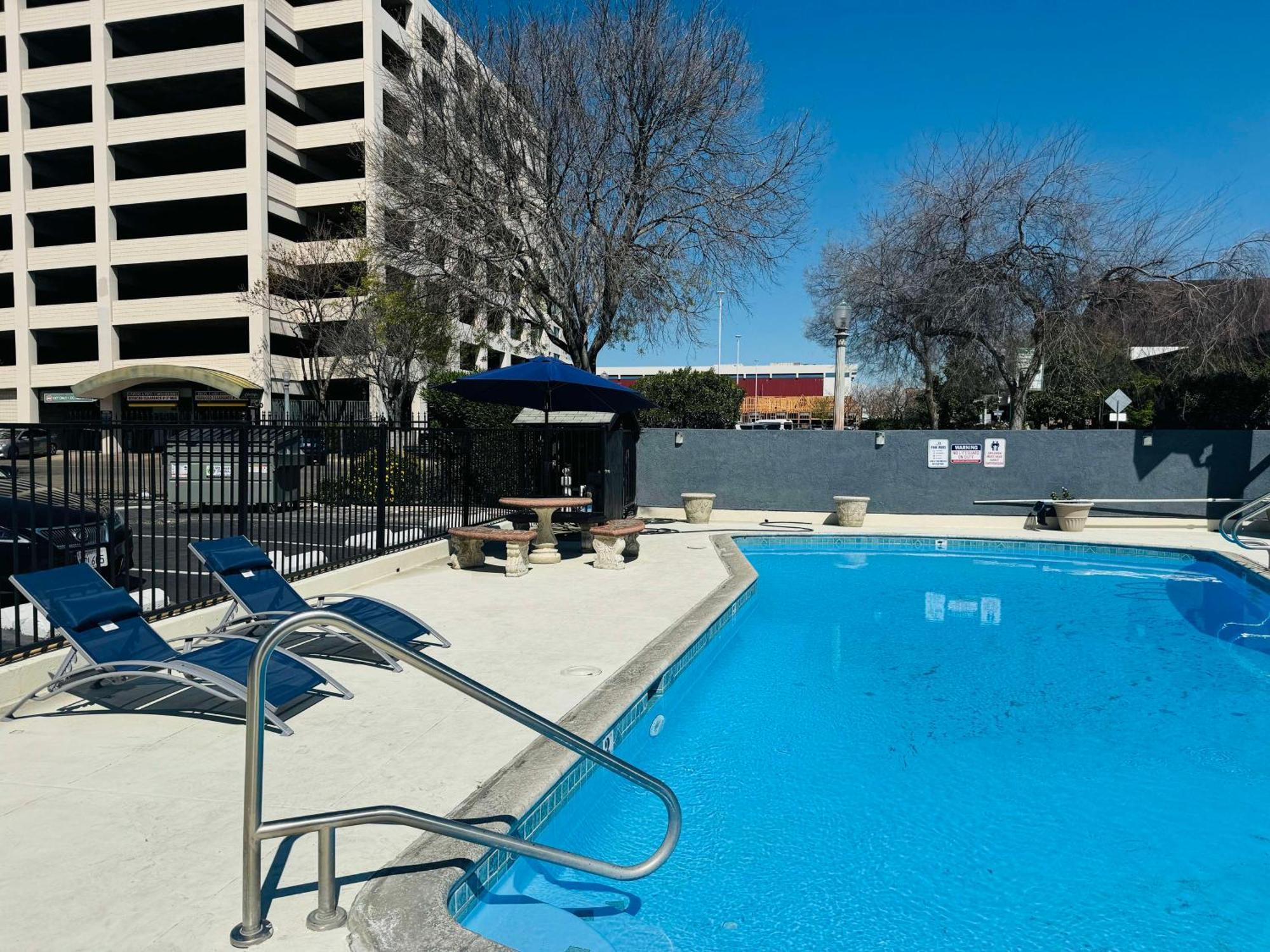 Surestay By Best Western Fresno Central Exterior photo