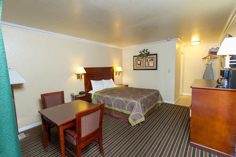 Surestay By Best Western Fresno Central Exterior photo