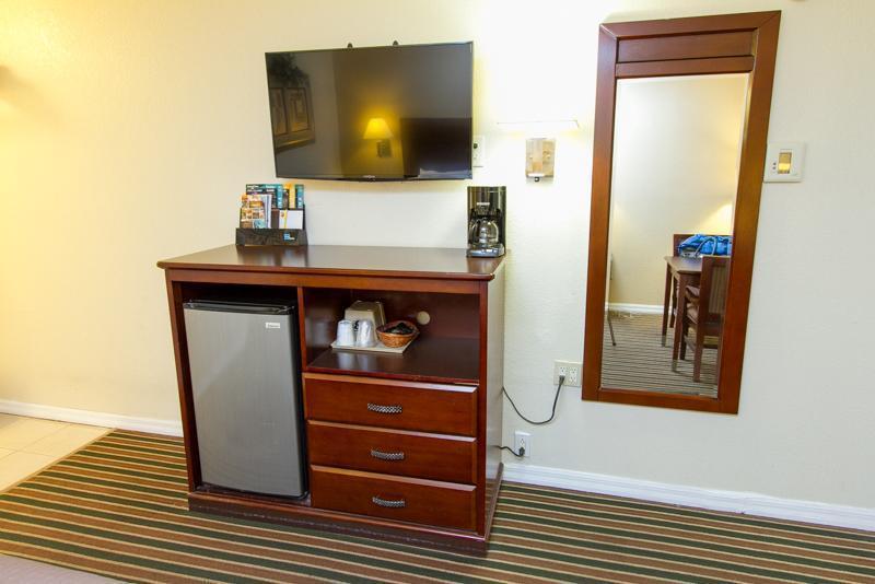 Surestay By Best Western Fresno Central Exterior photo