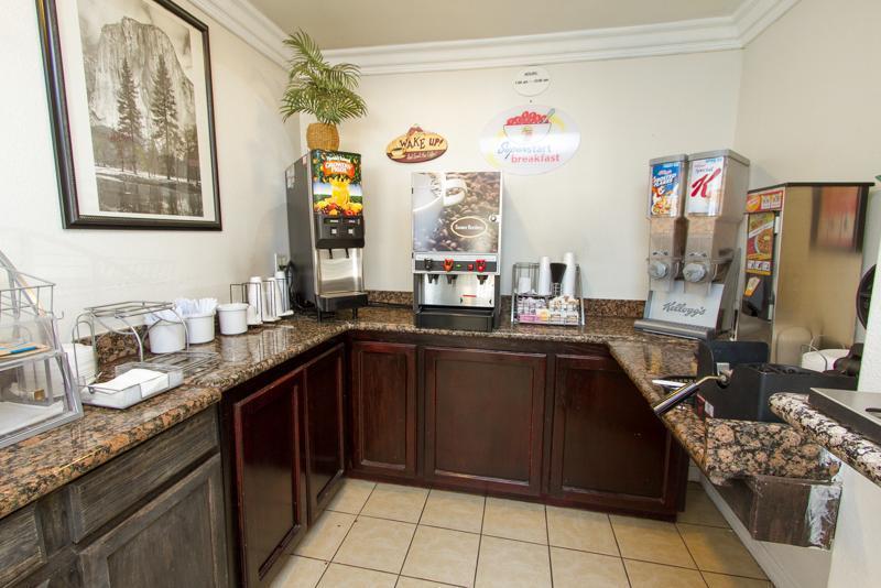 Surestay By Best Western Fresno Central Exterior photo