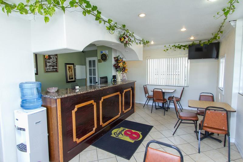 Surestay By Best Western Fresno Central Exterior photo