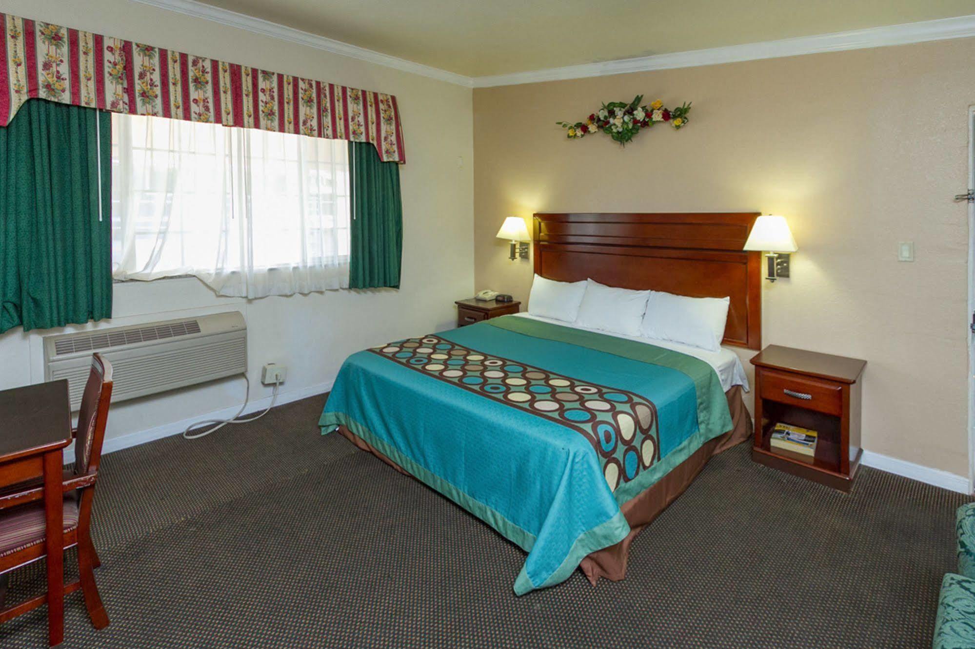 Surestay By Best Western Fresno Central Exterior photo