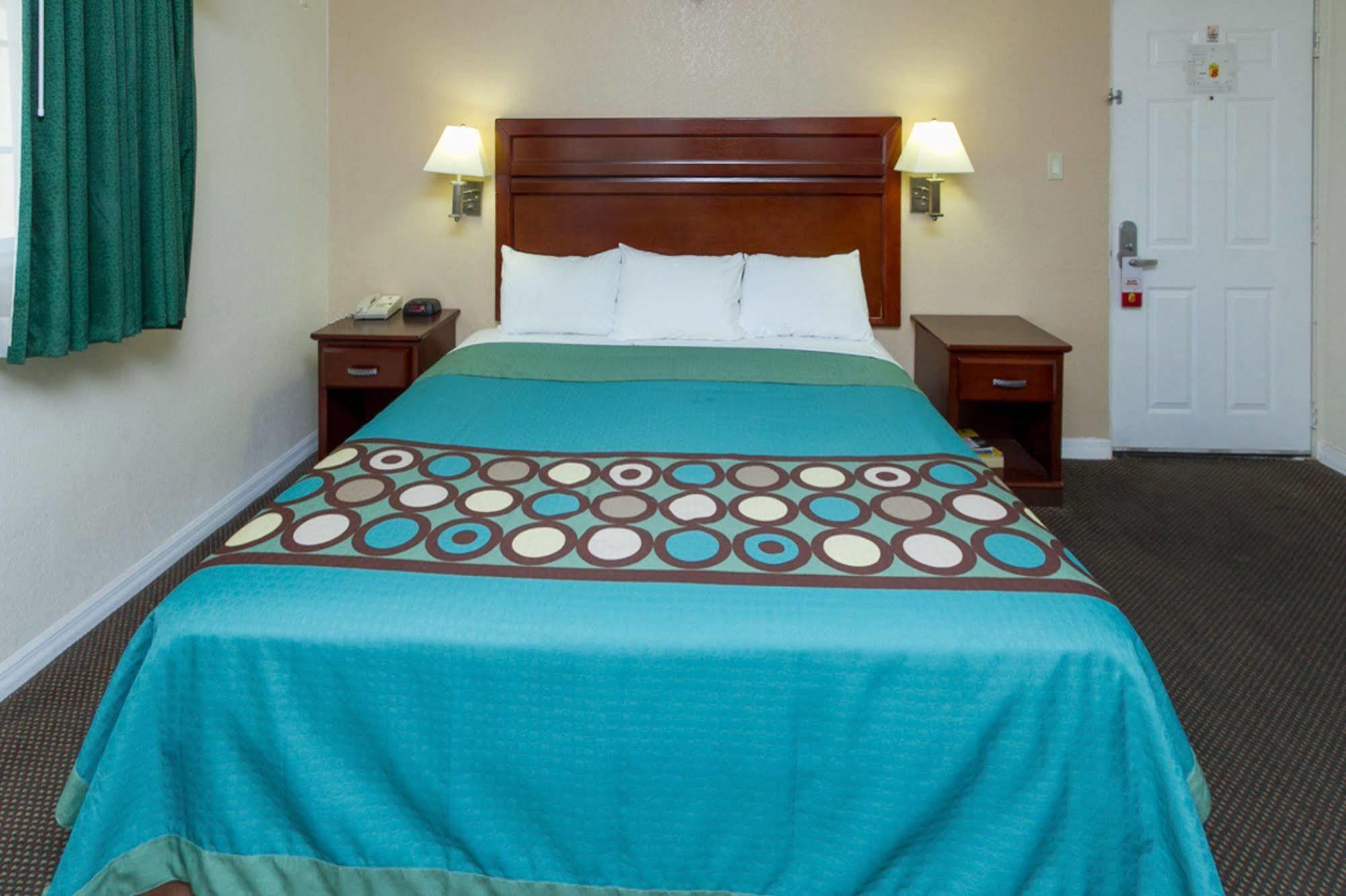 Surestay By Best Western Fresno Central Exterior photo