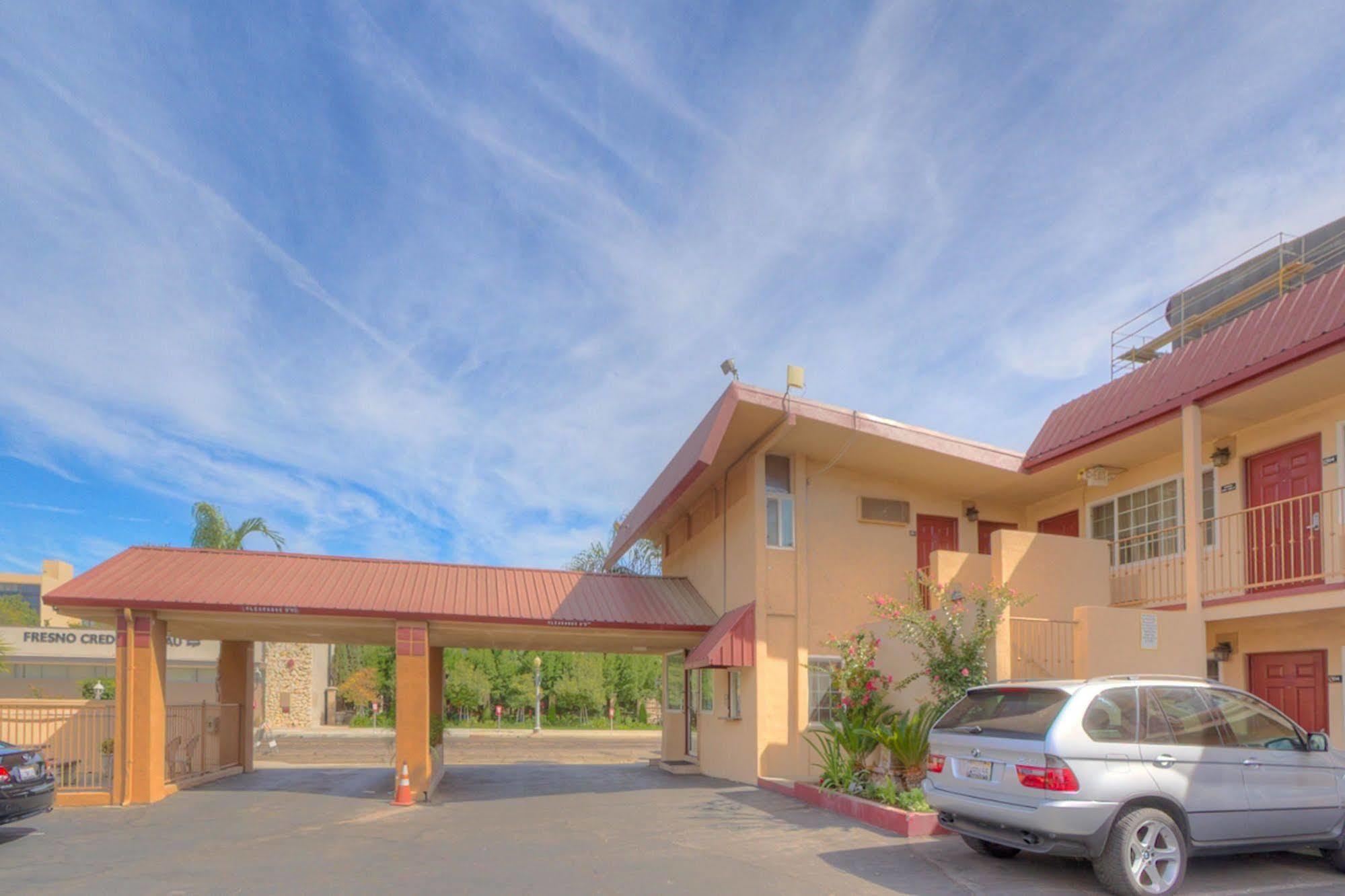 Surestay By Best Western Fresno Central Exterior photo